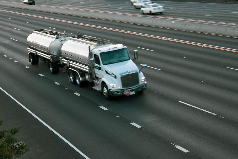 Burleson, TX – Injuries Reported in I-35W Semi-Truck Crash