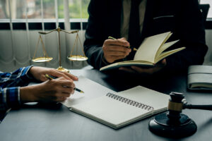 Contact Benton Accident & Injury Lawyers for a Free Consultation After a Distracted Driving Car Crash